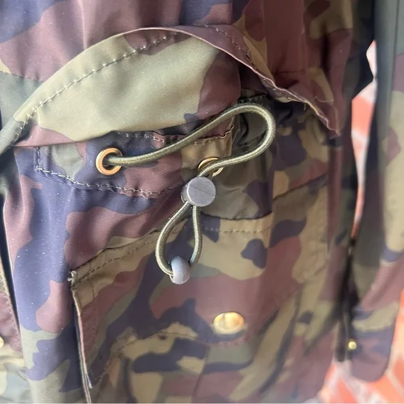 J. Crew Camouflage Rain Jacket with Gold Zipper and Snaps Size Small - Picture 9 of 16
